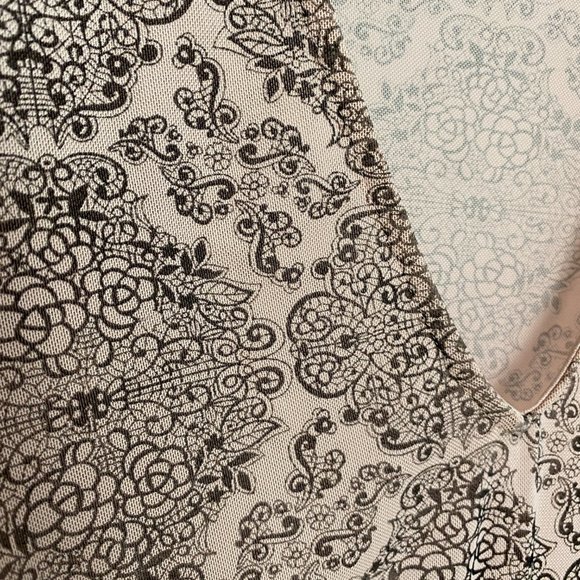 Paisley print Nude V-neck bodysuit - Picture 3 of 6